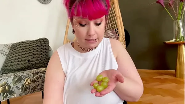 Proxy Paige Love Grapes!