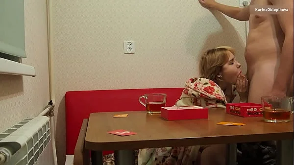 Настольные игры доводят до настольного секса