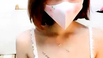 Japanese teen masturbates hardcore on Asian cam chat