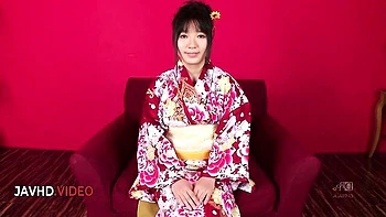 Blonde Japanese Milf Chiharu Gives Expert BJ