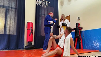Sporty blonde fucks boyfriend cowgirl in gym