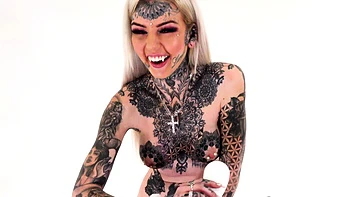 Tattooed Blonde Milf Amber Luke Rides Solo