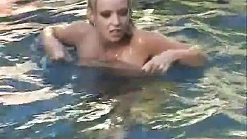 Blonde Babe Shakes Big Ass in California Catfights