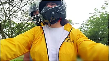 Picking Up Didi Customer Without Bra!