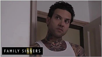 Bombshell Milf Gets Her Trimmed Pussy Licked And Pounded By Her Stepson With Small Hands And Jasmine Jae