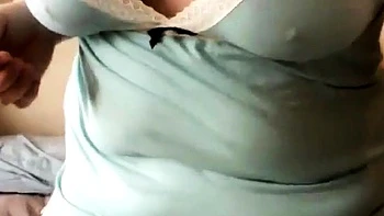 BBW Girl Uses Vibrator for Quick Orgasm