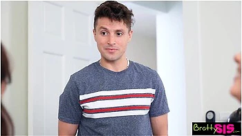 Jade Maris & Friend Vanessa Marie Invade Stepbros Bed Until He Shares His Cum -s32:e4