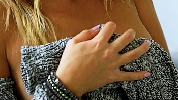 Teen Linda slips out of her tiny panties